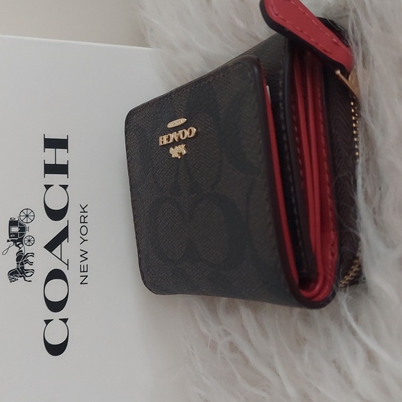 COACH wallet - Picture 3 of 5